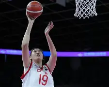 九游体育-太狠了！湖人怒砍44分深圳男篮赛前内部沟通，拜仁球迷沸腾